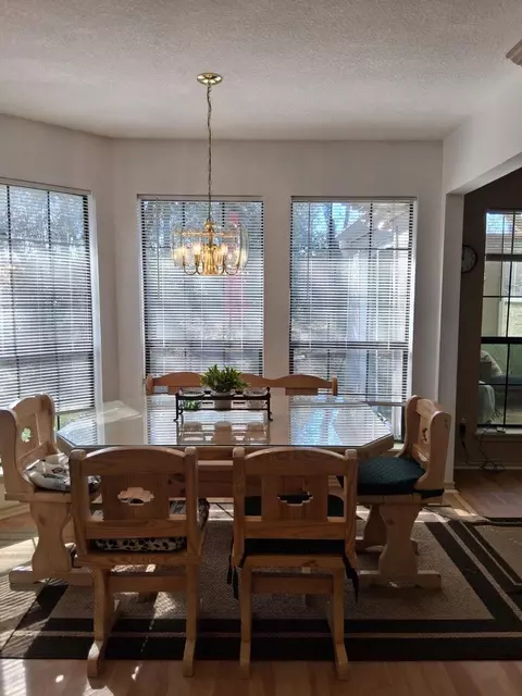 913 Cherry Hills Dr, Huntsville, TX 77340