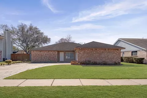 15815 Amapola Dr, Houston, TX 77083