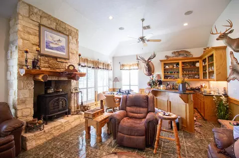 Living - 305 Brassie Dr, Hempstead, TX 77445 photo 4 of 5