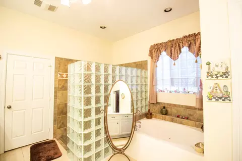 Bath - 305 Brassie Dr, Hempstead, TX 77445 photo 6 of 7
