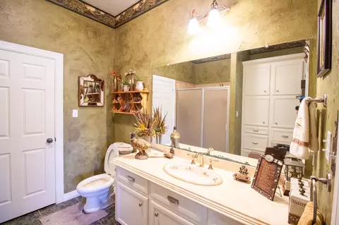 Bath - 305 Brassie Dr, Hempstead, TX 77445 photo 1 of 7