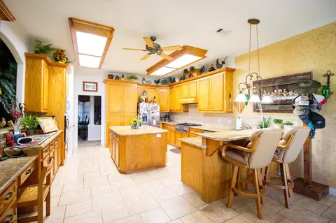 Kitchen - 305 Brassie Dr, Hempstead, TX 77445 photo 2 of 2