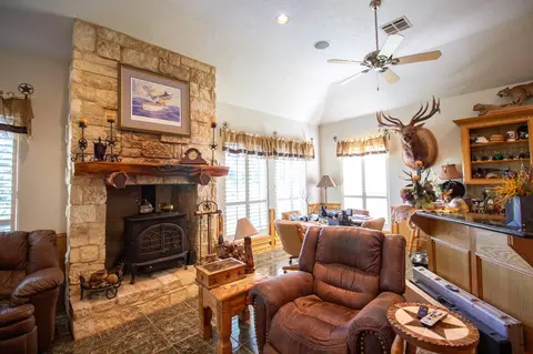 Living - 305 Brassie Dr, Hempstead, TX 77445 photo 5 of 5