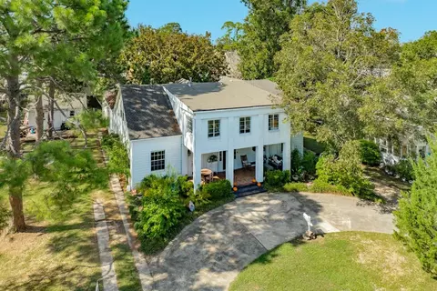 206 S 15th St, West Columbia, TX 77486