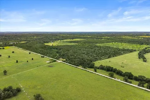 288 Charcoal Rd, Waelder, TX 78959