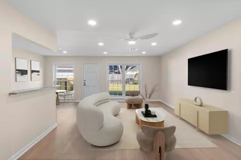9610 Meadowglen Ln, Houston, TX 77063
