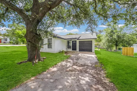 221 N Baron St, Bellville, TX 77418
