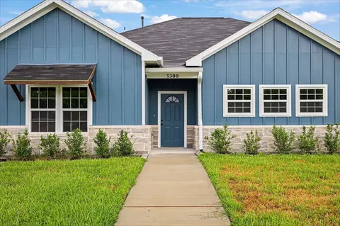 5300 Hemlock Dr, Baytown, TX 77521