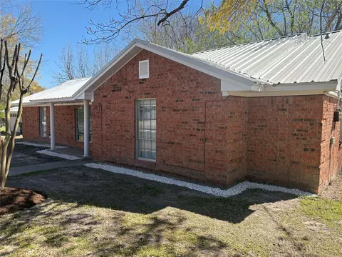 100 Bybee St, Willis, TX 77378