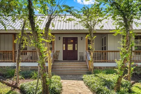 165 Sadie Ln, Round Top, TX 78954