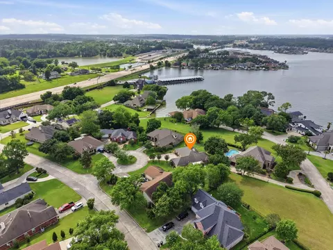 107 Forest Ct, Montgomery, TX 77356