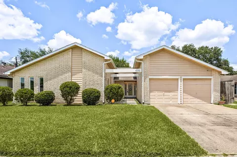 9232 Vickijohn Dr, Houston, TX 77031