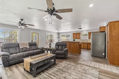 Living - 159 Yacht Cir, Trinity, TX 75862 photo 3 of 3