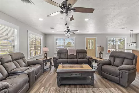 Living - 159 Yacht Cir, Trinity, TX 75862 photo 2 of 3