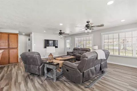 Living - 159 Yacht Cir, Trinity, TX 75862 photo 1 of 3