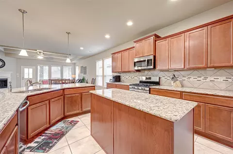 Kitchen - 5614 Glenfield Spring Ln, Spring, TX 77389 photo 3 of 4