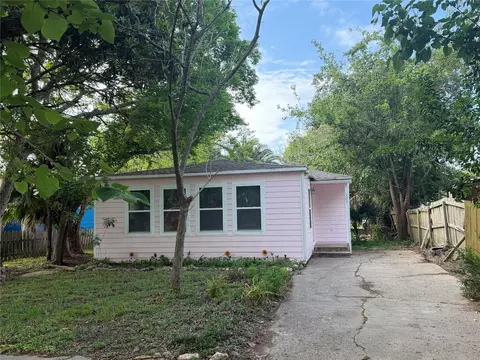 303 Magnusson Ave, Palacios, TX 77465