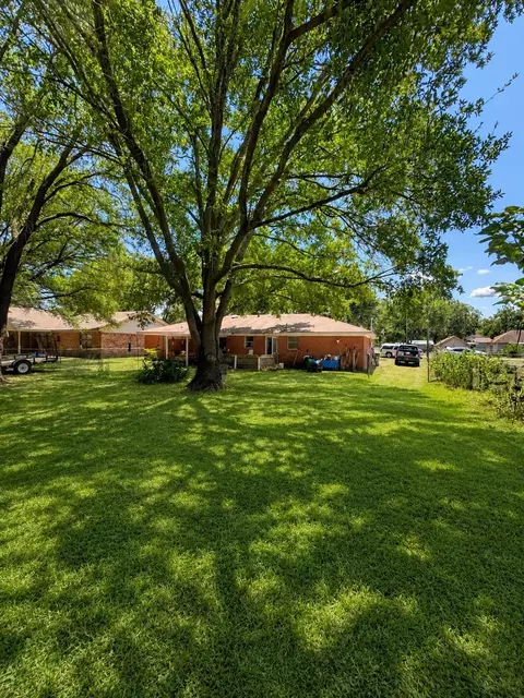 403 E 11th St, Thornton, TX 76687 photo 2
