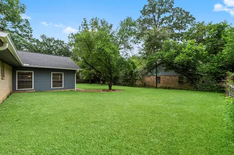 Exterior - 209 Summit Dr, Conroe, TX 77303 photo 4 of 7