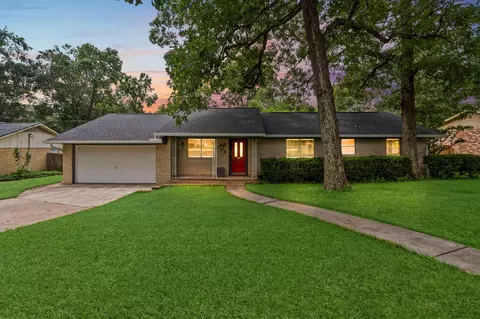 Exterior - 209 Summit Dr, Conroe, TX 77303 photo 1 of 7