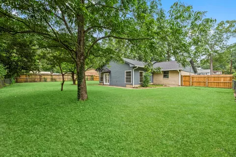Exterior - 209 Summit Dr, Conroe, TX 77303 photo 2 of 7
