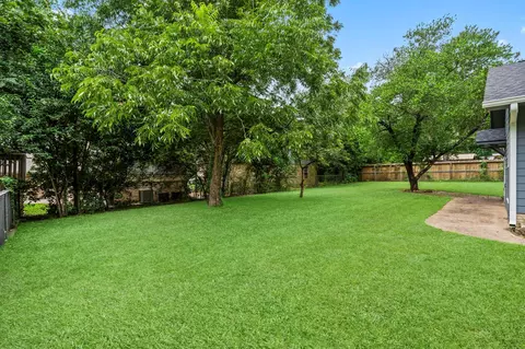 Exterior - 209 Summit Dr, Conroe, TX 77303 photo 6 of 7