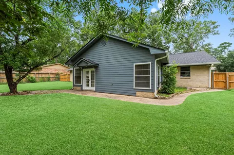 Exterior - 209 Summit Dr, Conroe, TX 77303 photo 3 of 7