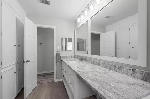 Bath - 209 Summit Dr, Conroe, TX 77303 photo 5 of 5