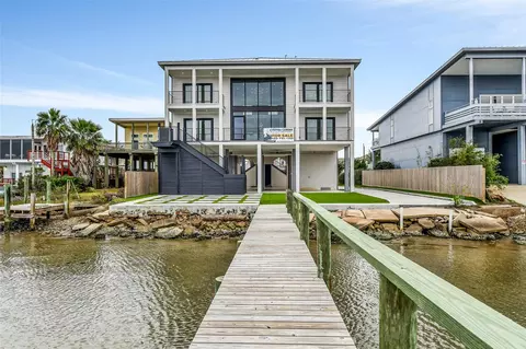 9208 W Bay Rd, Galveston, TX 77554