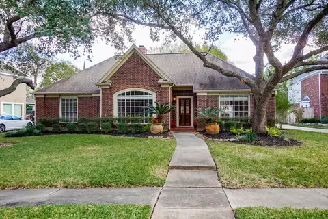 4923 Canterbury Ln, Sugar Land, TX 77479