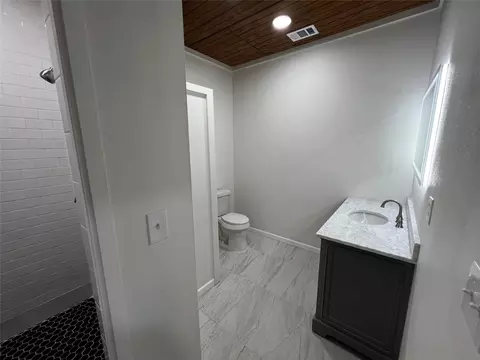 Bath - 5924 Fm 1119, Centerville, TX 75833 photo 1 of 6