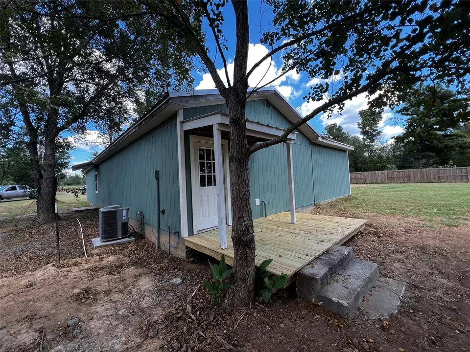 Exterior - 5924 Fm 1119, Centerville, TX 75833 photo 3 of 4