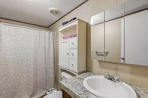 Bath - 152 E Oak Shadows, Onalaska, TX 77360 photo 1 of 1