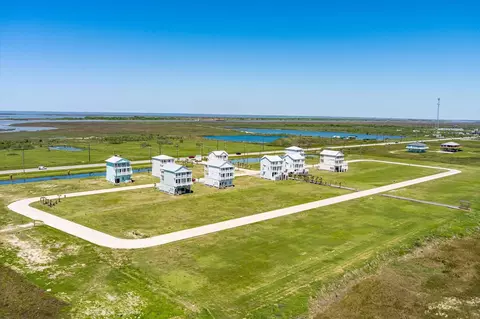 618 Arlo Ter, Gilchrist, TX 77617