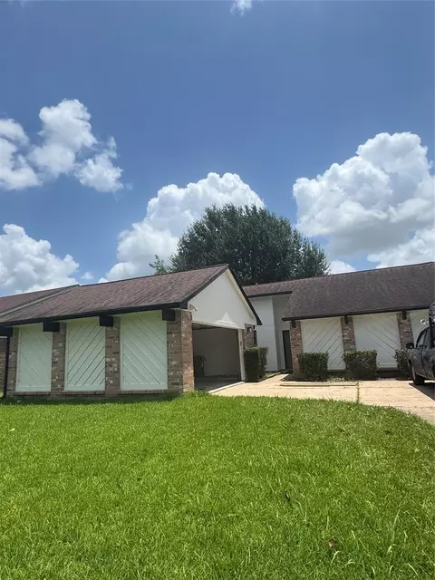 2106 Endicott Ln, Sugar Land, TX 77478