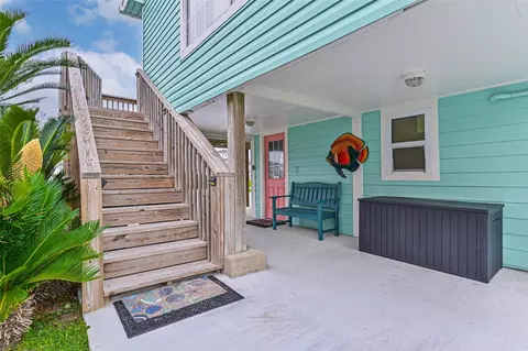 4126 Reeves Dr, Galveston, TX 77554