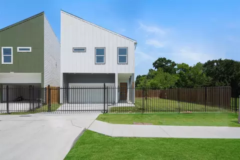 9313 Jutland Rd, Houston, TX 77033