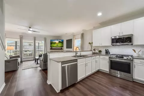 Kitchen - 4710 Wheel Wright Trl, Rosenberg, TX 77471 photo 3 of 4