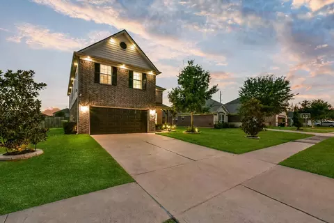 Exterior - 4710 Wheel Wright Trl, Rosenberg, TX 77471 photo 2 of 7