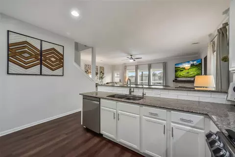 Kitchen - 4710 Wheel Wright Trl, Rosenberg, TX 77471 photo 4 of 4