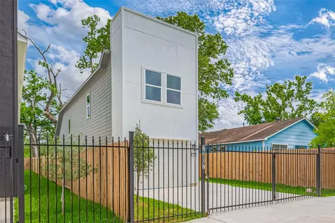 7307 W Knoll St, Houston, TX 77028