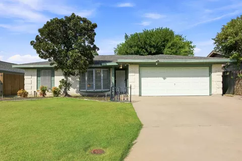 1913 Driftwood Ln, Galveston, TX 77551