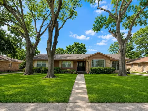 426 Shadow Creek Dr, El Lago, TX 77586