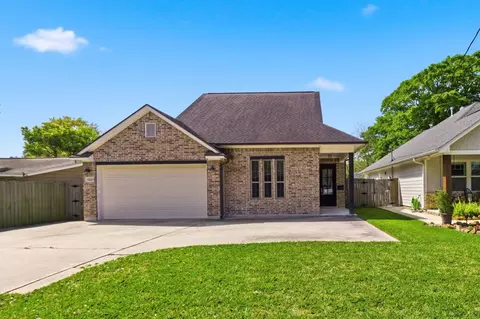 1022 Mcarthur Dr, Port Neches, TX 77651