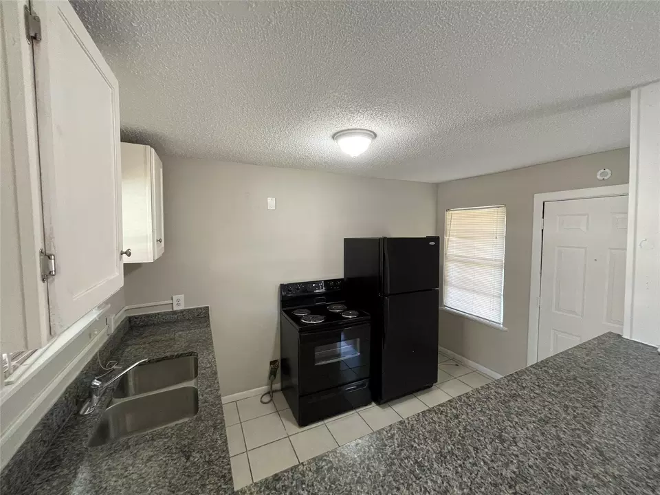 Kitchen - 1207 2nd Ave N, Texas City, TX 77590 photo 3 of 5