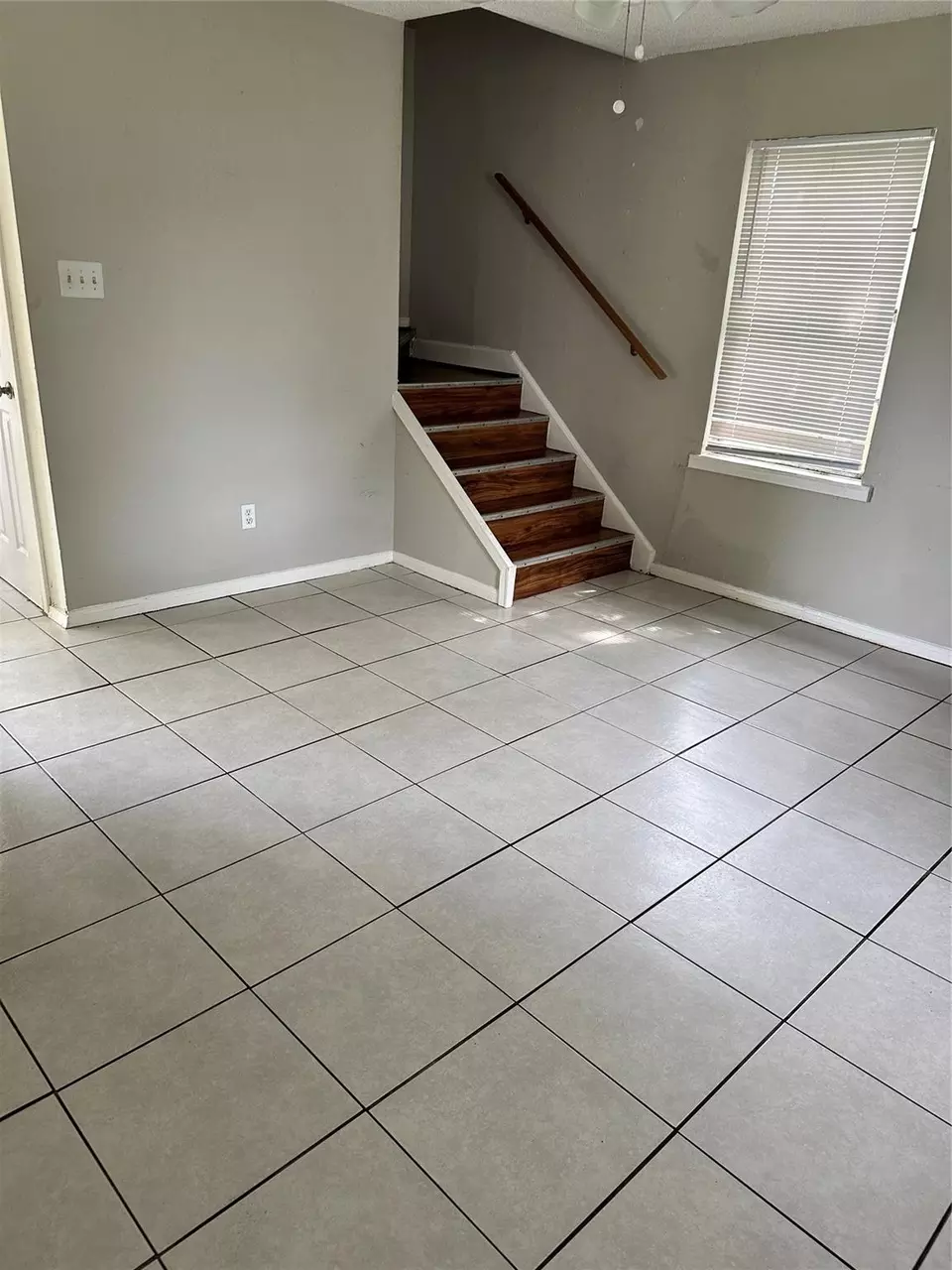 Living - 1207 2nd Ave N, Texas City, TX 77590 photo 3 of 3