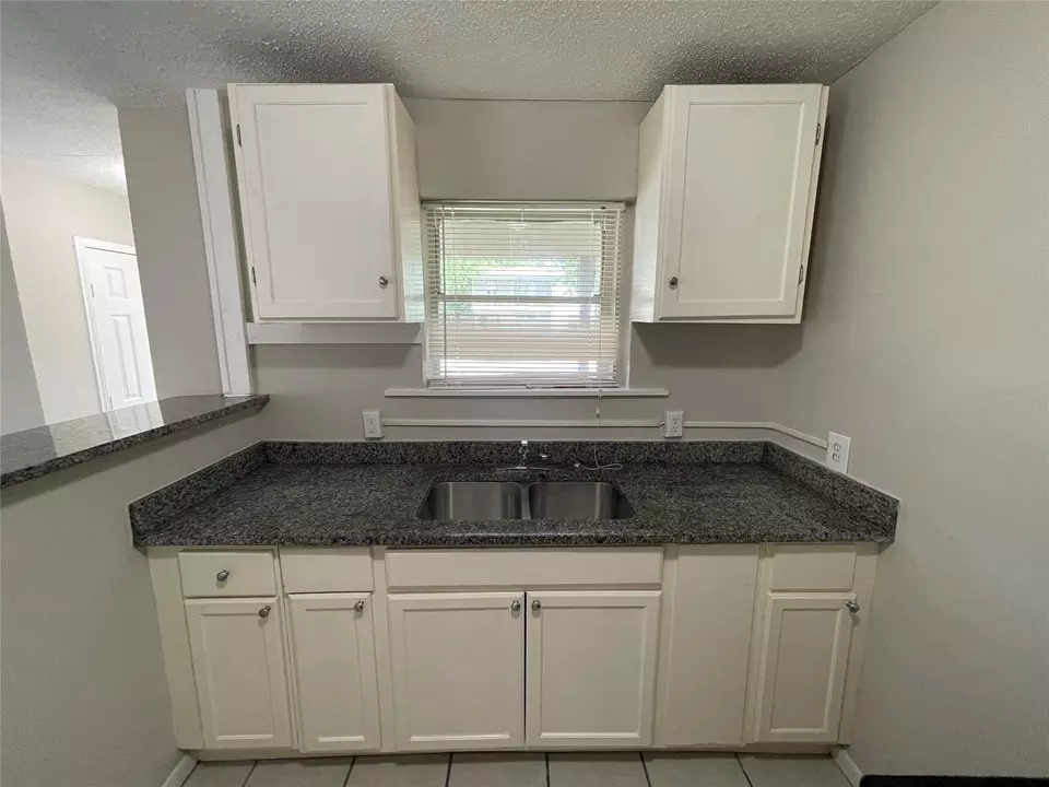 Kitchen - 1207 2nd Ave N, Texas City, TX 77590 photo 4 of 5
