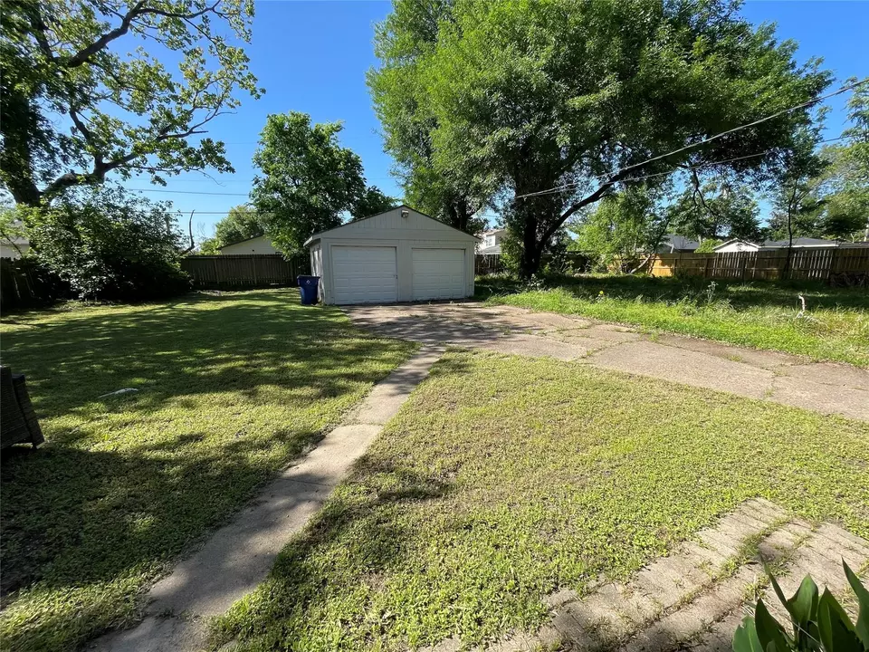 Exterior - 1207 2nd Ave N, Texas City, TX 77590 photo 2 of 2