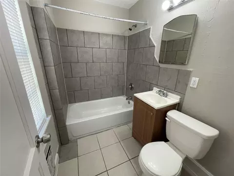 Bath - 1207 2nd Ave N, Texas City, TX 77590 photo 1 of 2