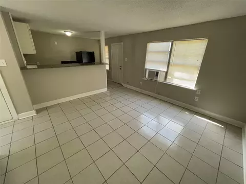 Living - 1207 2nd Ave N, Texas City, TX 77590 photo 1 of 3